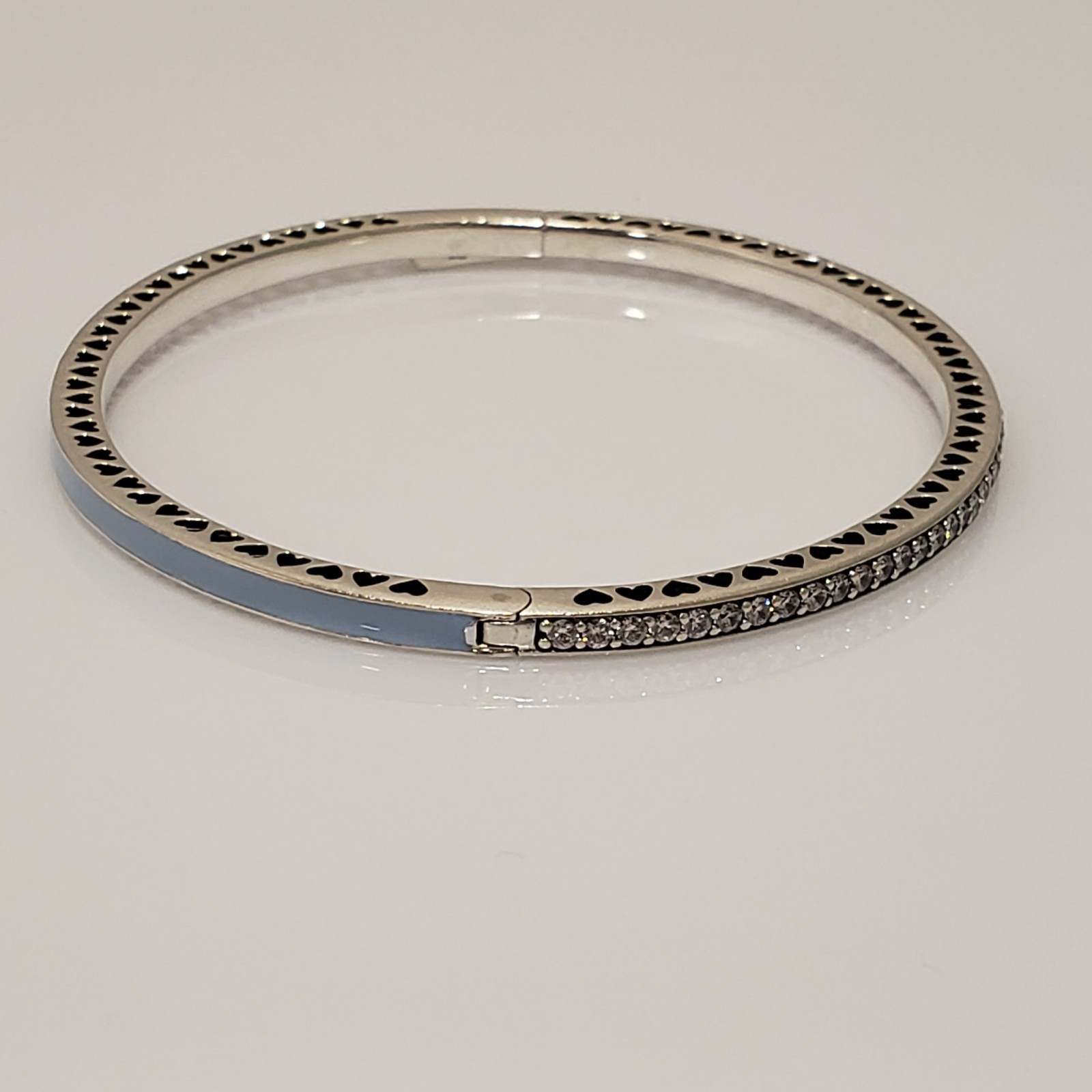 Pandora Sterling Silver Radiant Hearts Light Blue Enamel Bangle 590537EN13 7.9″
