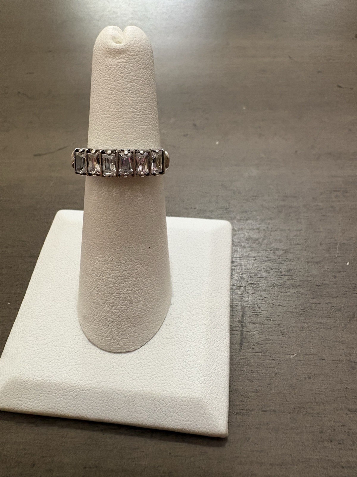 Beautiful White Sapphire Sterling Six Stone Band Ring Size 5.75/6