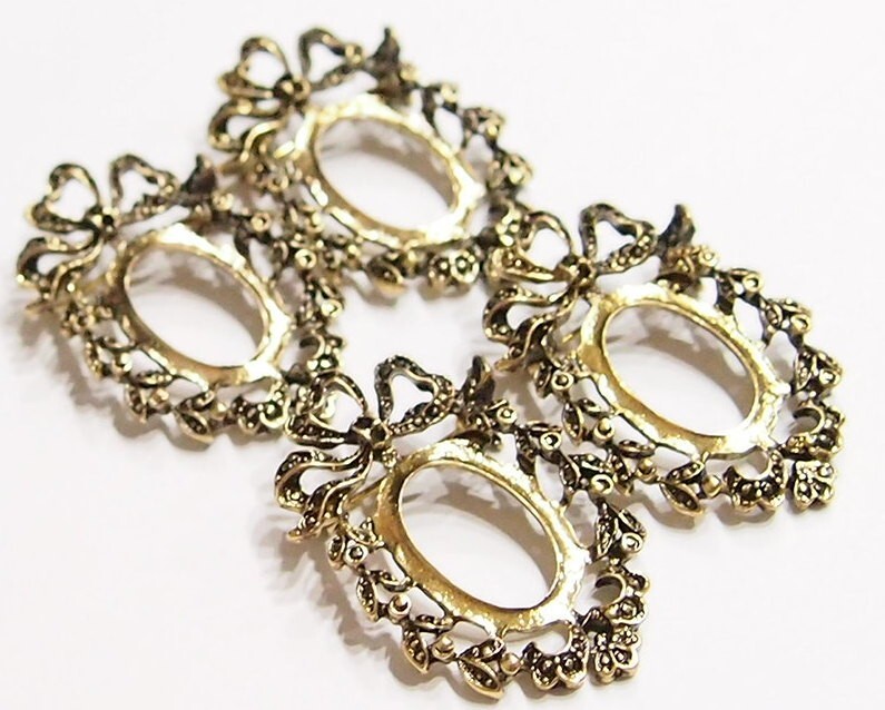 4 of 25x18mm Antique Gold Heart Wreath Pin/Brooch or Pendant Settings, Nice