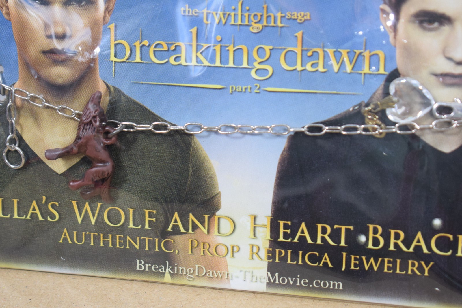 NECA TWILIGHT SAGA Breaking Dawn Part 2 BELLA’S WOLF & HEART BRACELET