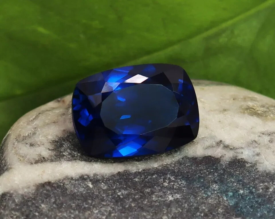 Natural Flawless Cushion Cut 7.65 Ct Blue Sapphire Certified Loose Gemstone