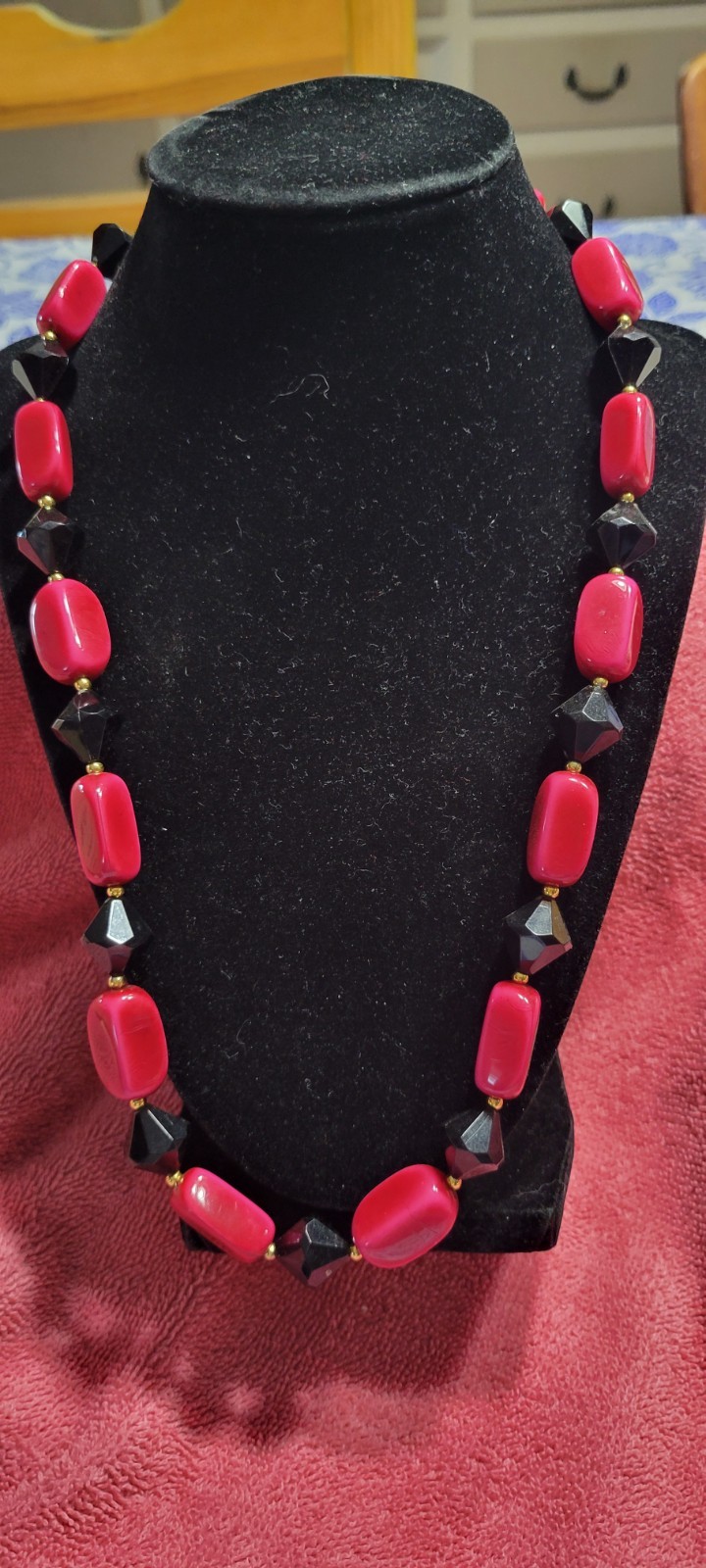 Red & Black Plastic Beaded Necklace w/ Spring Ring Clasp Vintage