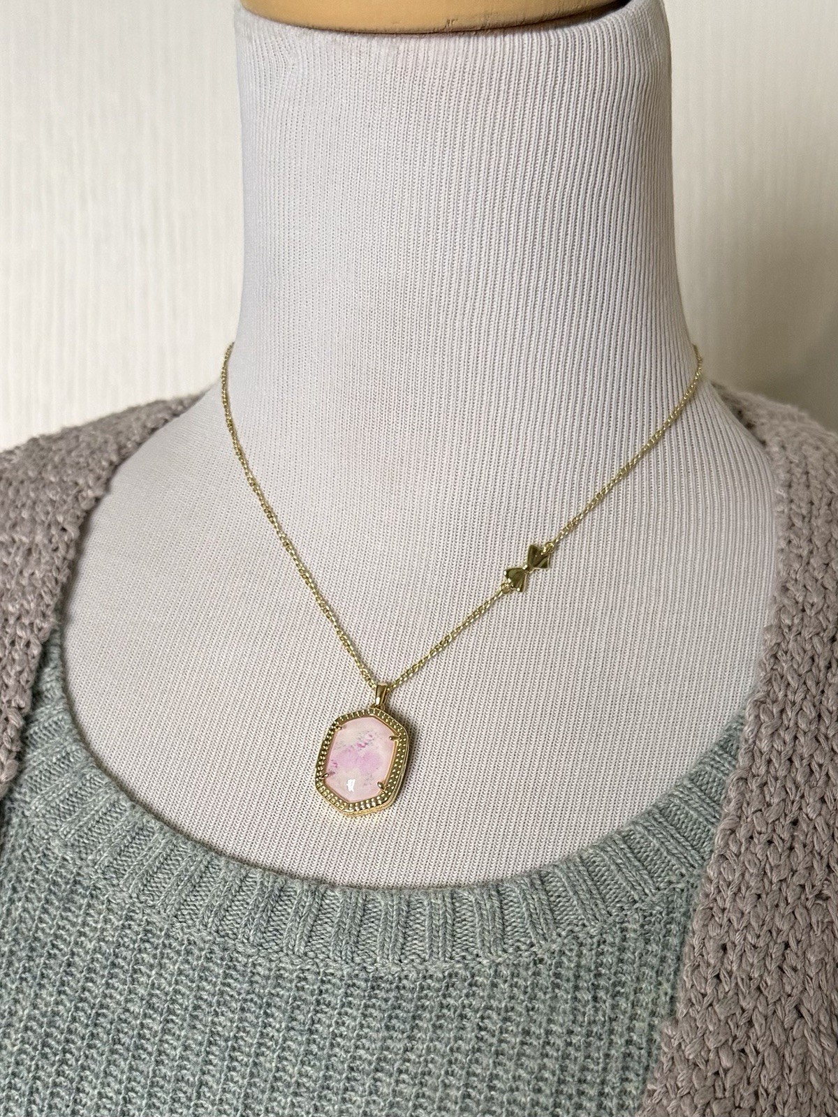 🌹Kendra Scott x LoveShackFancy Daphne Gold Locket Necklace Pink Mint Rosa Beaux