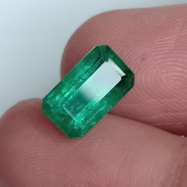 Certified Zambian Emerald Octagon Cut Minor Oil Present Stone For Gifts 2.78 Ct