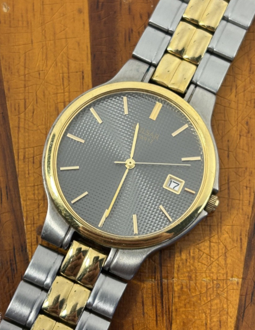 Vintage Pulsar Watch Men Gold Silver Tone Date V722-X103 Quartz 33mm New Battery