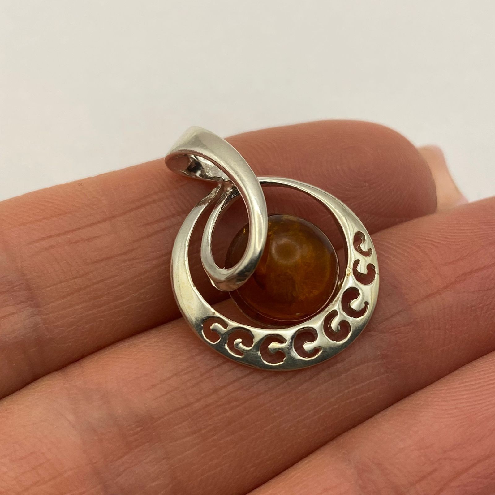 Vintage 925 Sterling Silver Amber Pendant Modern Design 2.2g