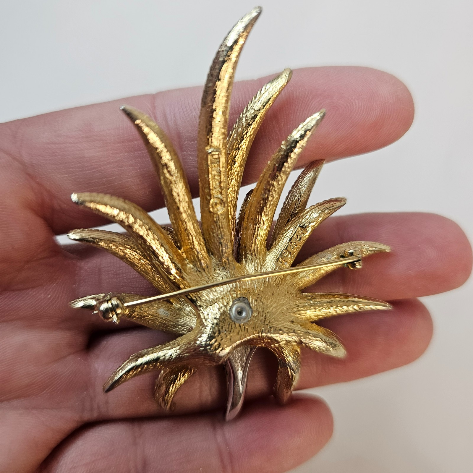 Boucher 7942P Leaf Bouquet Brooch Flower Plant GoldTone Clear Rhinestone Damaged