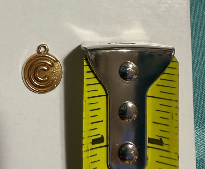 Vintage 10K Solid Gold Round Medallion Charm Concentric C Initial Disc 1.5g