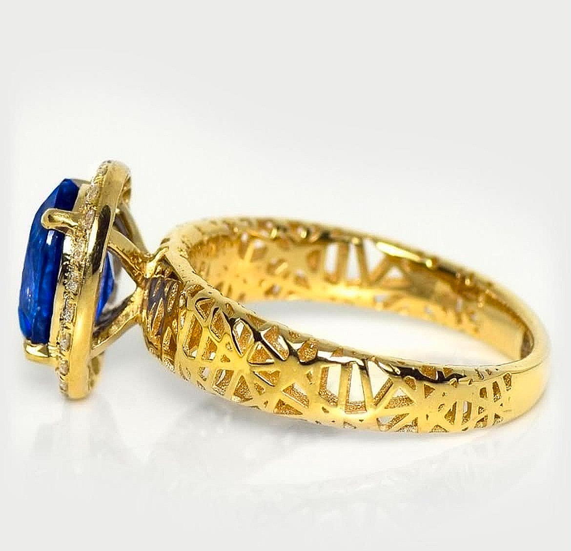 2.24 ct Natural Blue Sapphire & Diamond Ring in 14k Yellow