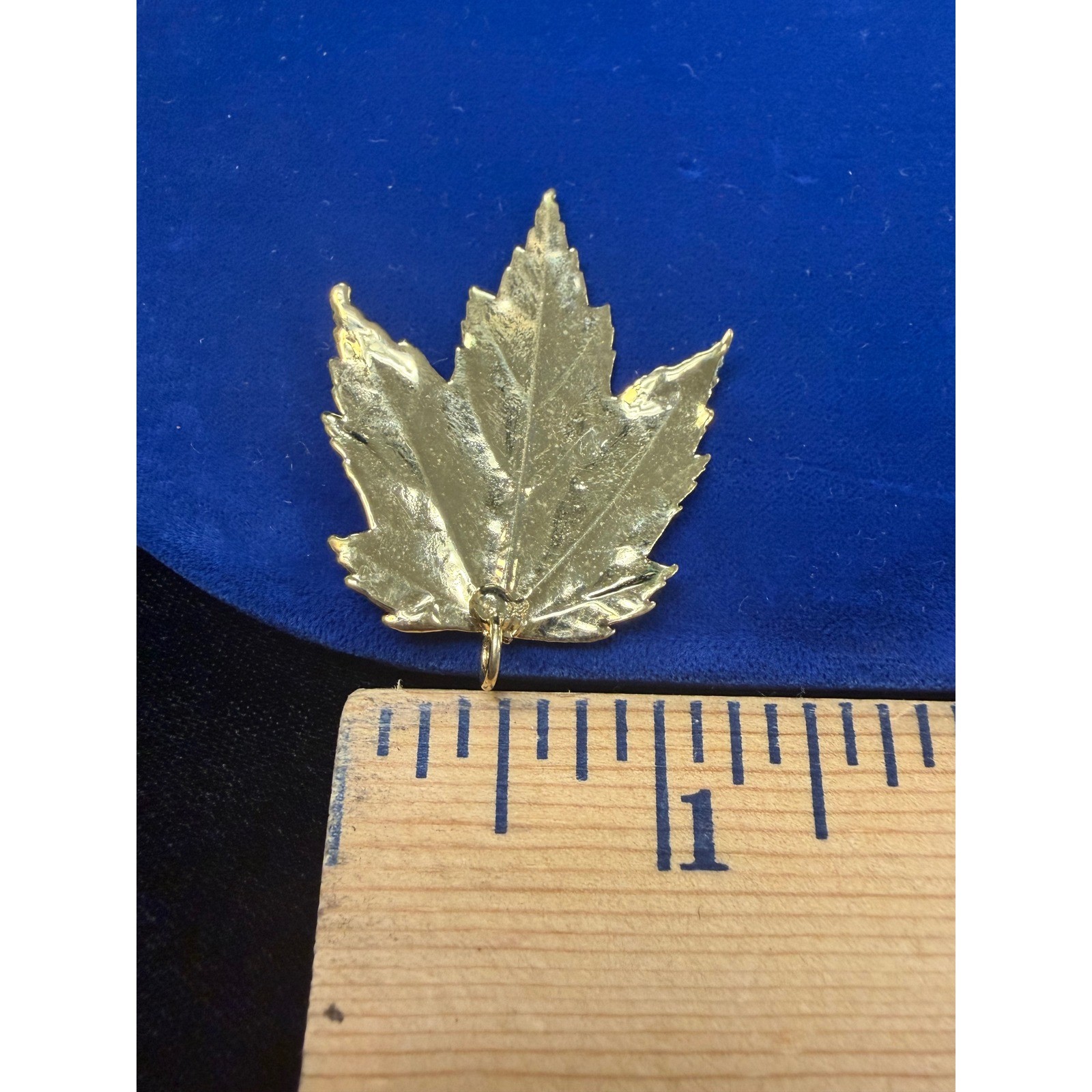Gold Tone Maple Leaf Pendant Textured Botanical Autumn Nature Jewelry