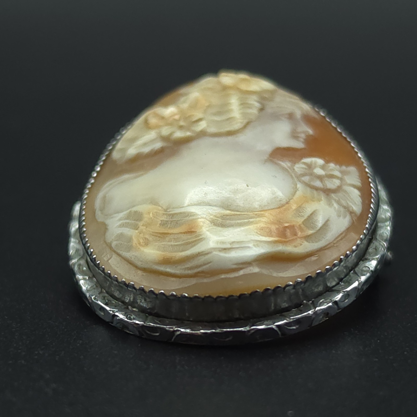 Antique Art Deco Hand Carved Shell Cameo Pendant Brooch Floral Lady Silver Tone