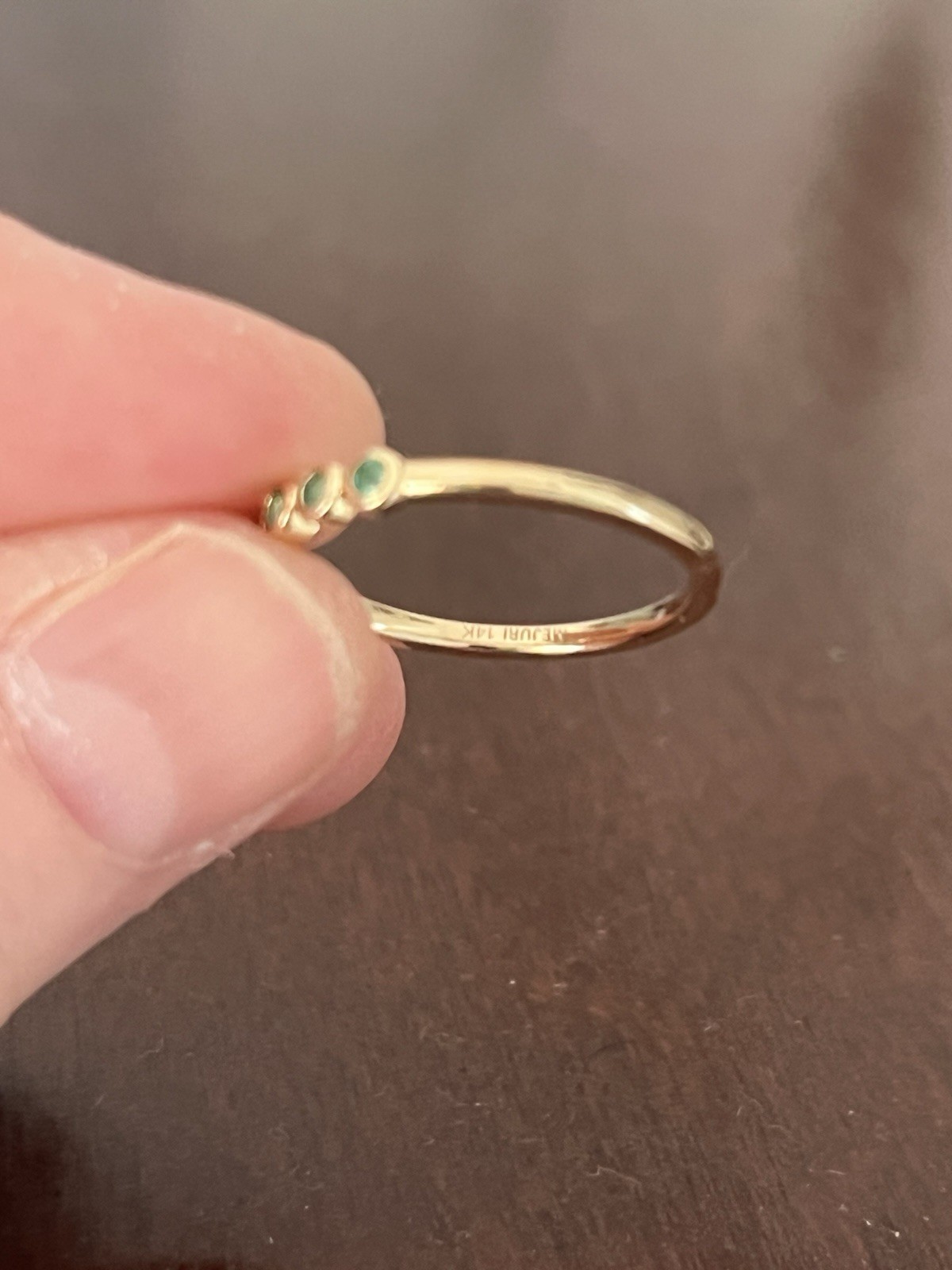 Mejuri 14K Yellow Gold Bezel Set Emerald Band Ring, New in Box Sz 6