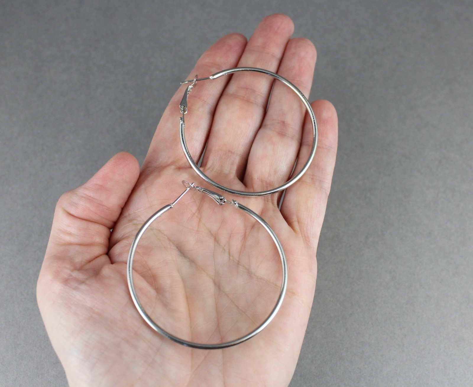 2 pair hoops earrings set hoop Black Silver leverback 1 7/8″ wide thin wire