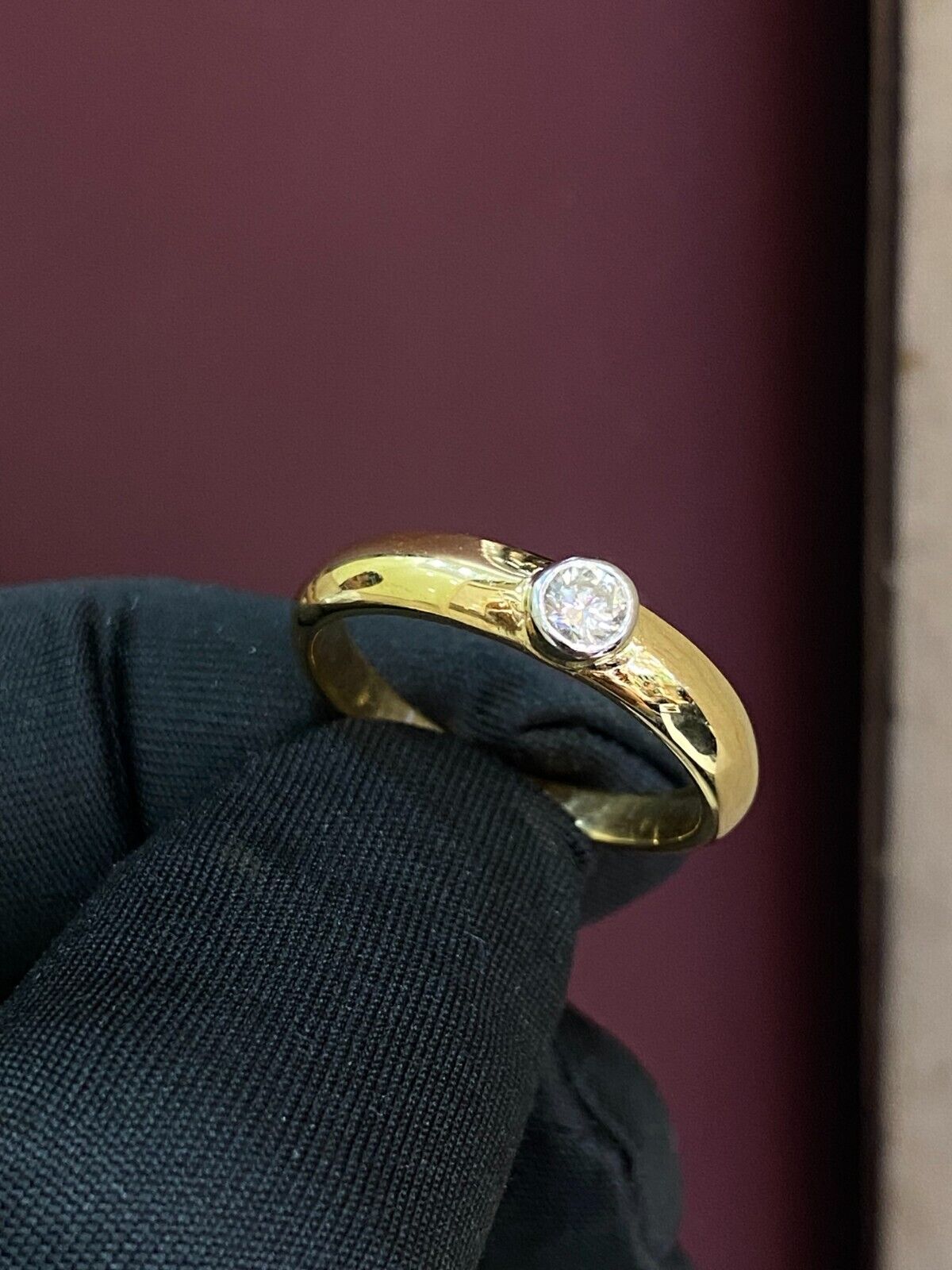 GIA Certified 0.25 Carat Round Brilliant F/VS1 Diamond Unisex Ring 18K Gold