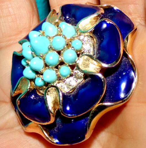 MINTY!! BOUCHER signed and numbered 8036p pin —OMG!!!