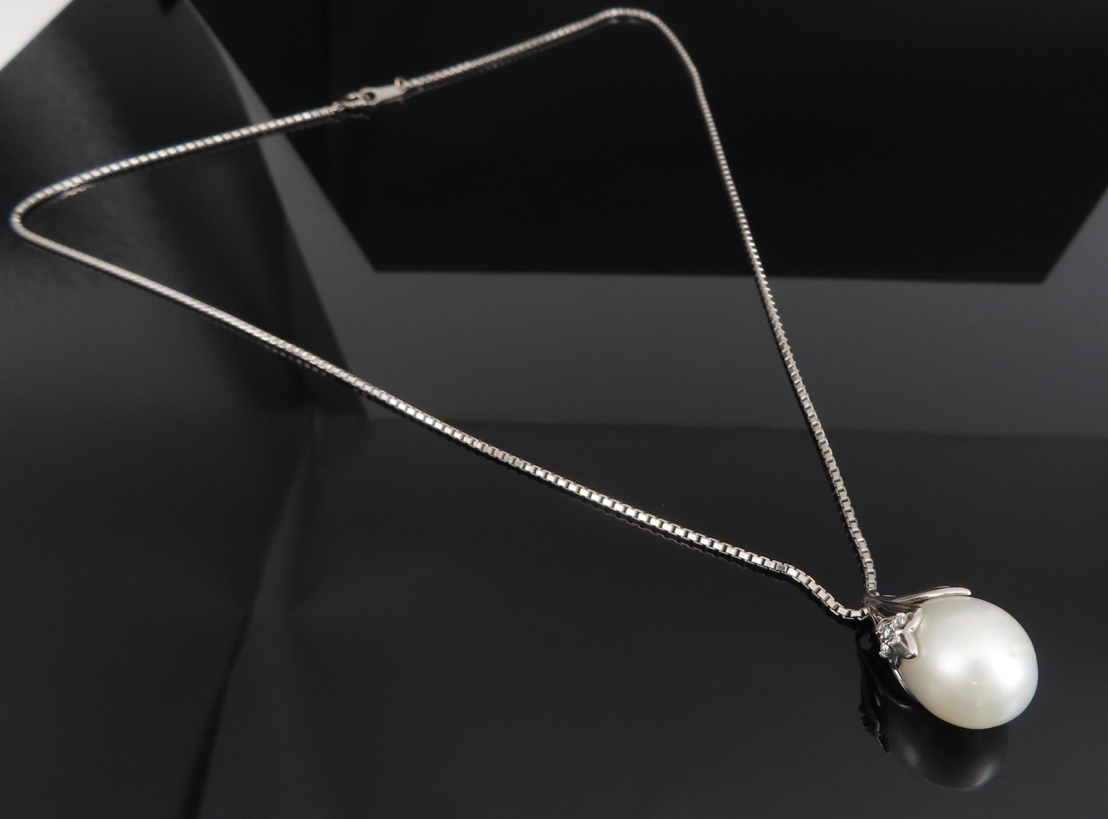 Vintage 13.8mm South Seas Tear Drop Pearl & 0.05ct Diamond 19″ Platinum Necklace