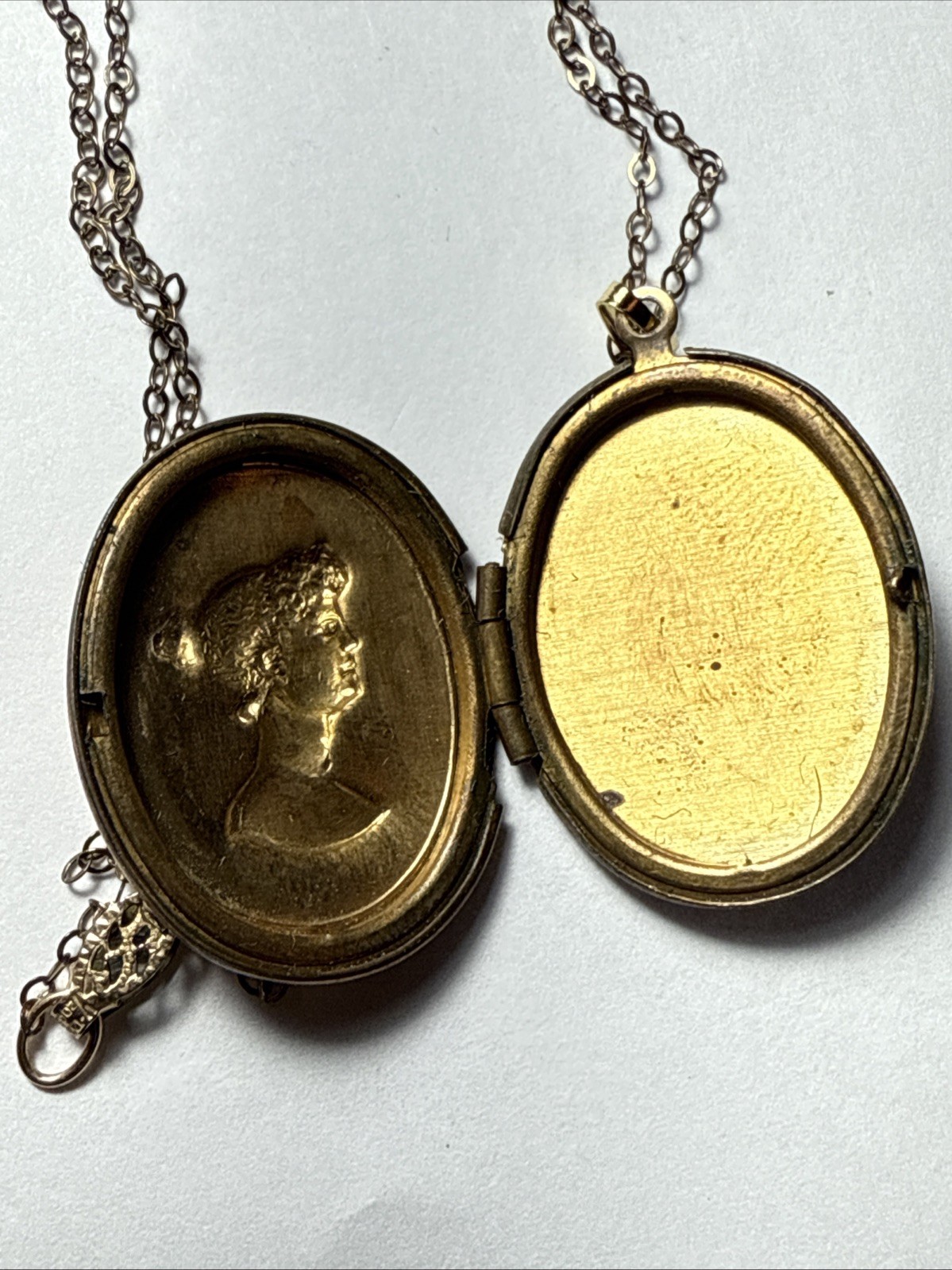 Necklace Pretty Locket Gold Filled ? Victorian Pretty Lady 100 Years Left Facing