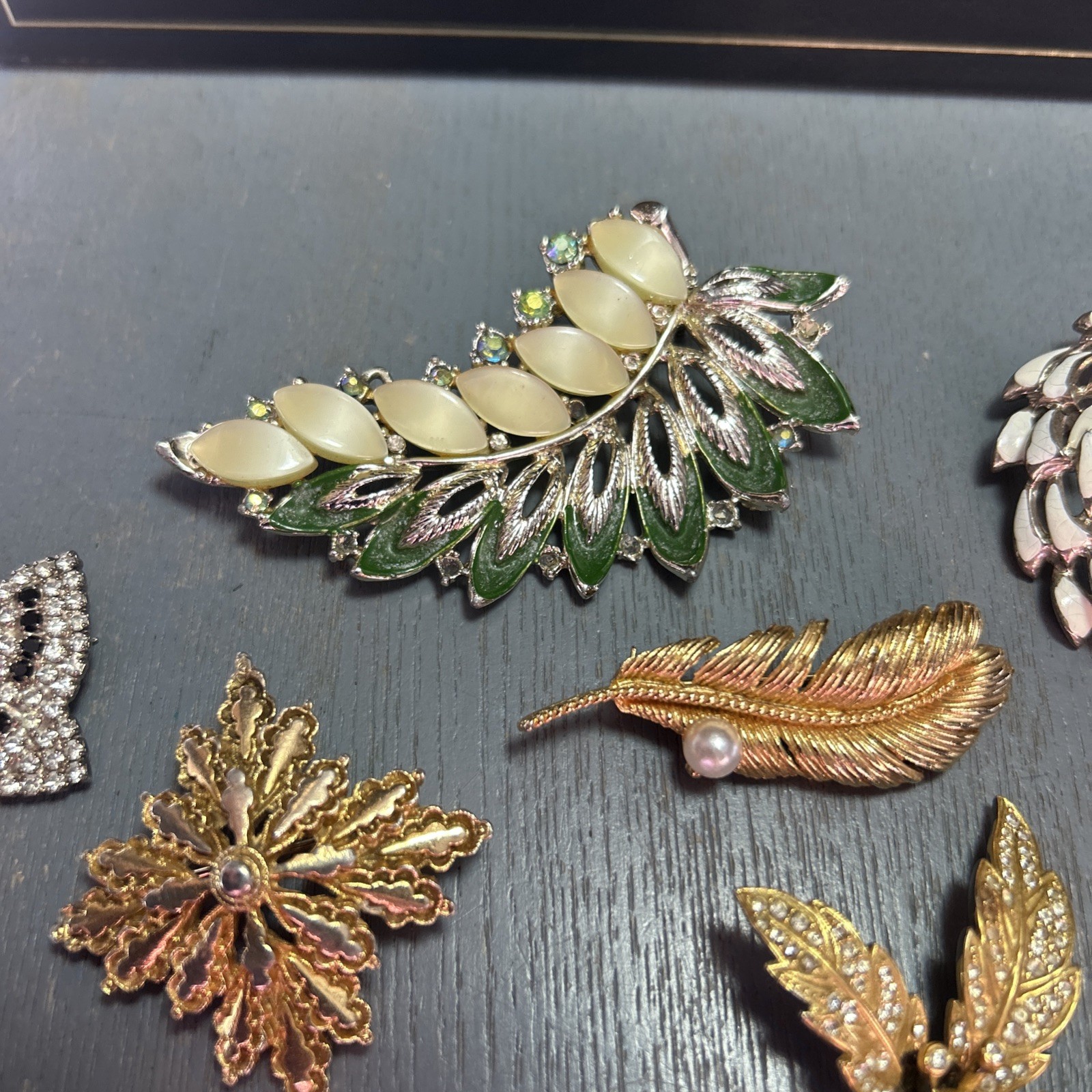 Collection Vintage Brooches Complete 12 In Total all intact