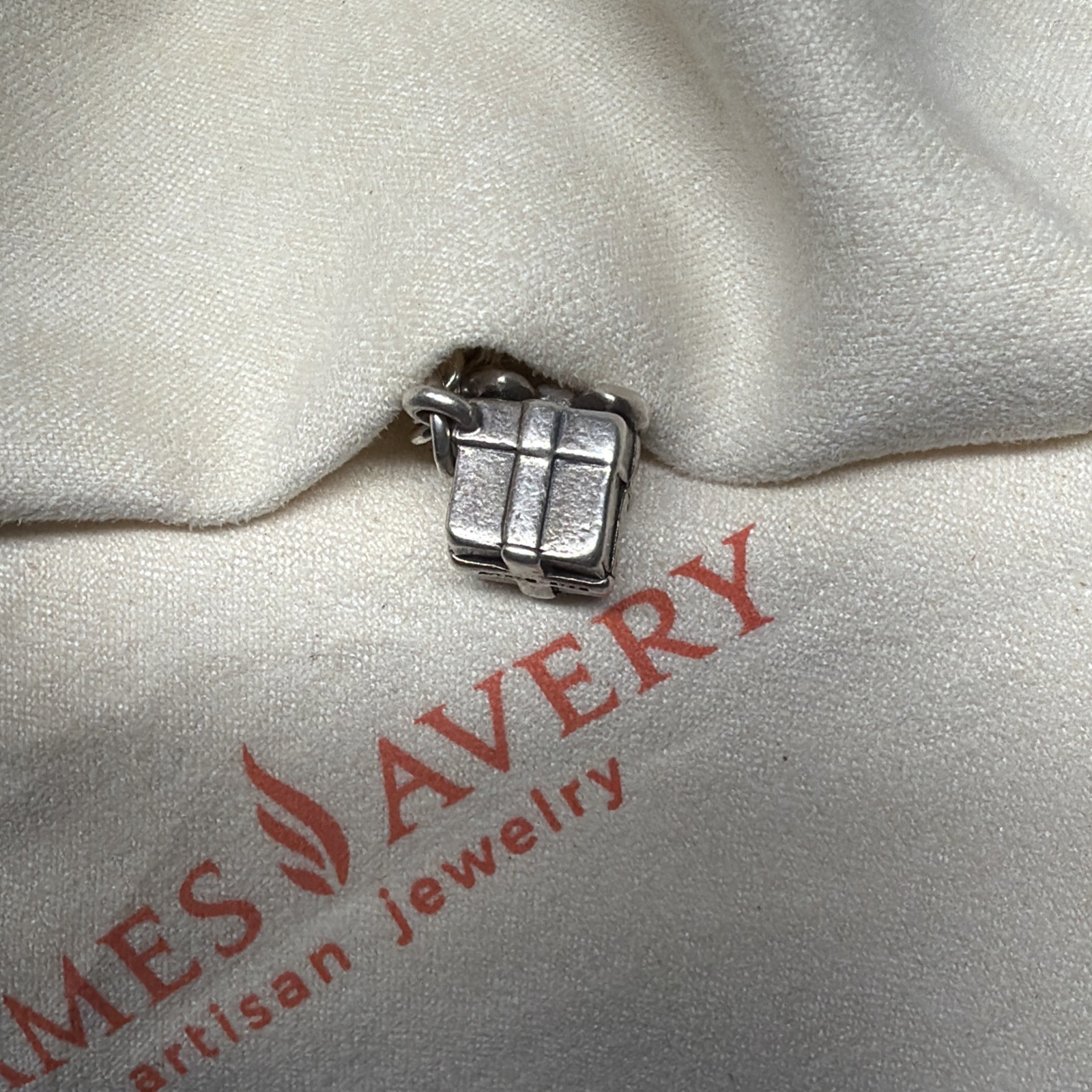 *RETIRED* – James Avery Sterling 3D Birthday or Christmas Present Gift Box Charm