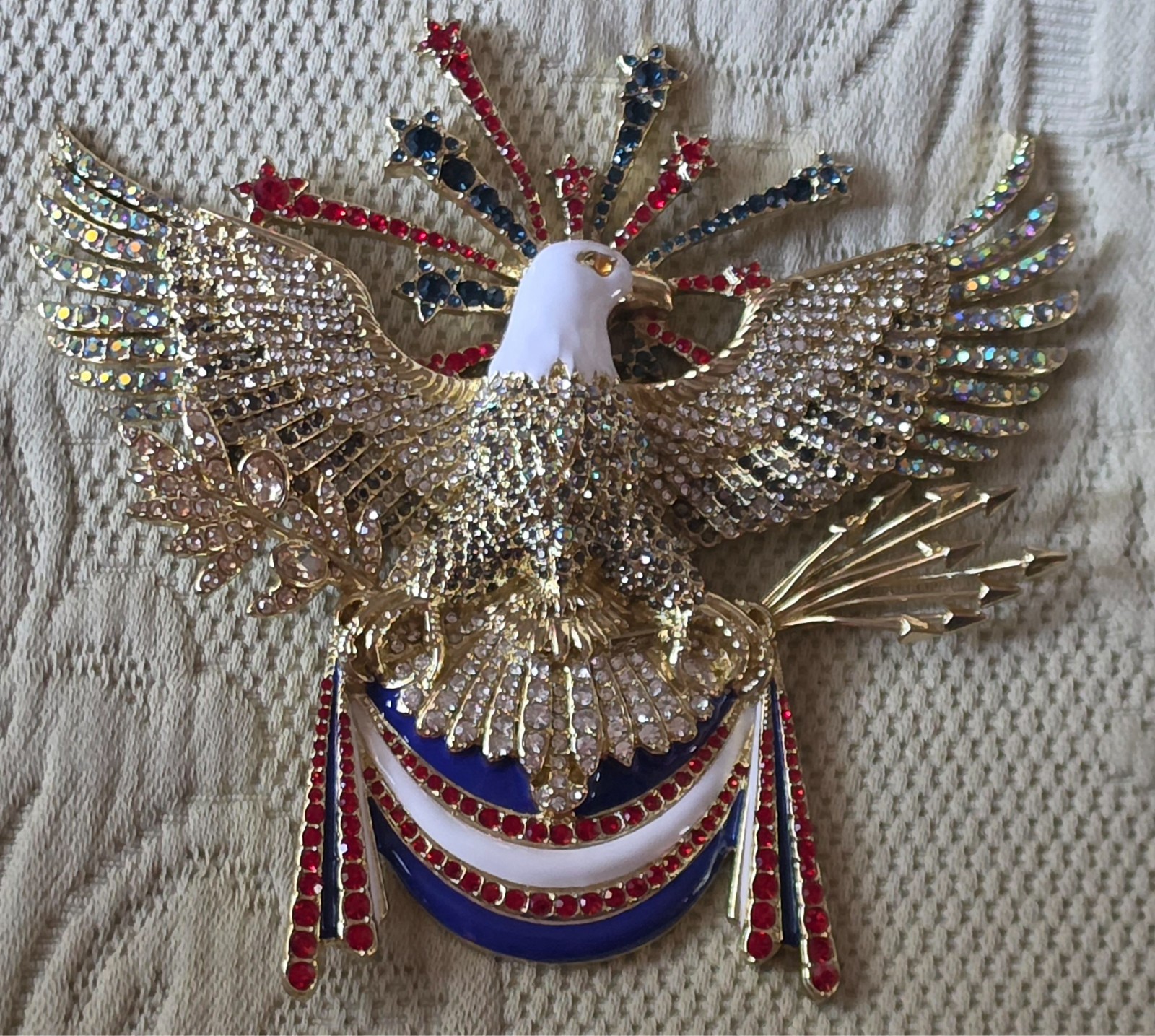 New Heidi Daus Pin Brooch American Eagle Freedom Reigns Patriotic USA 4th July