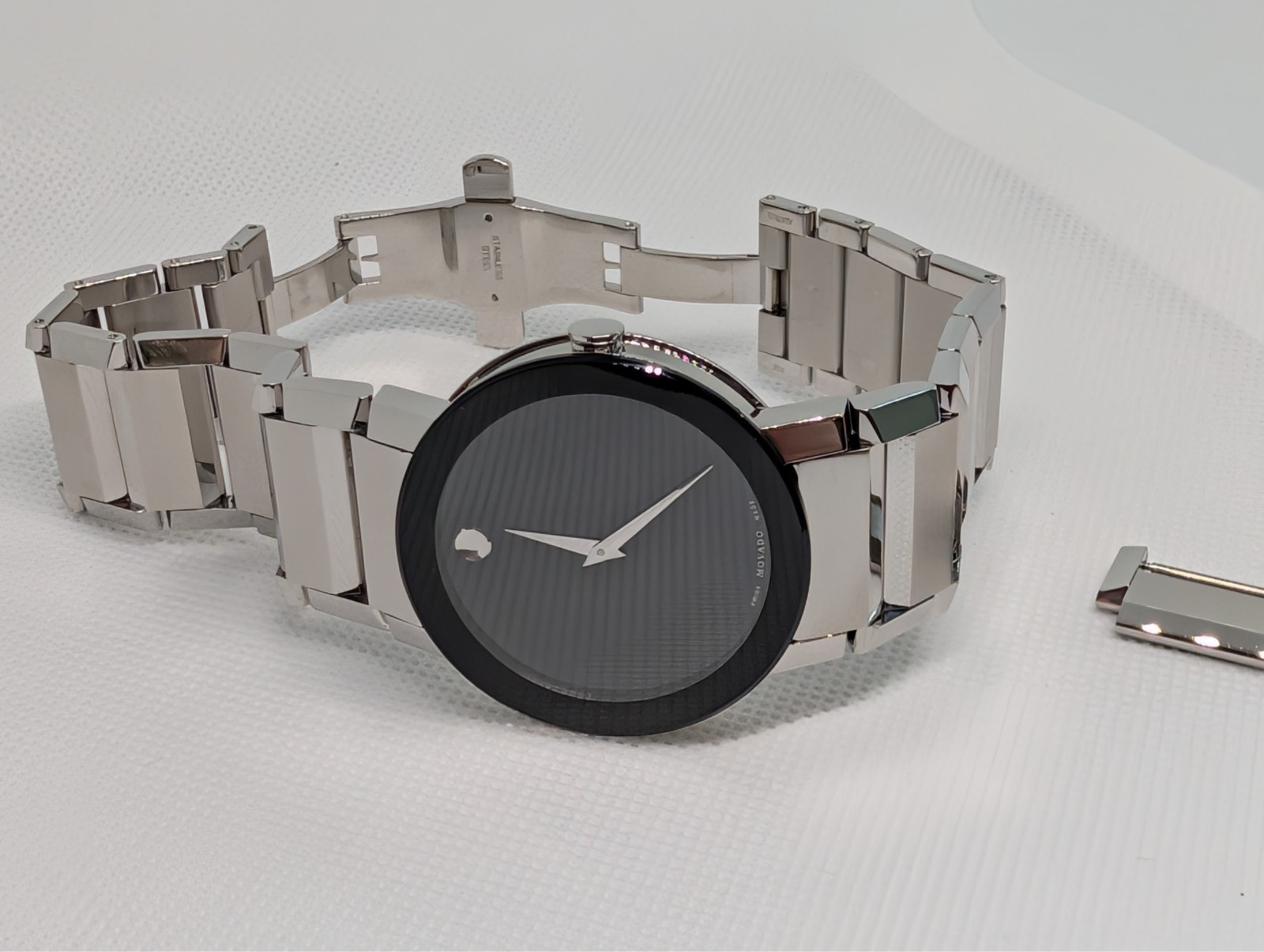 Movado Sapphire Stainless Black Dial – 0605063 – great condition, full links!