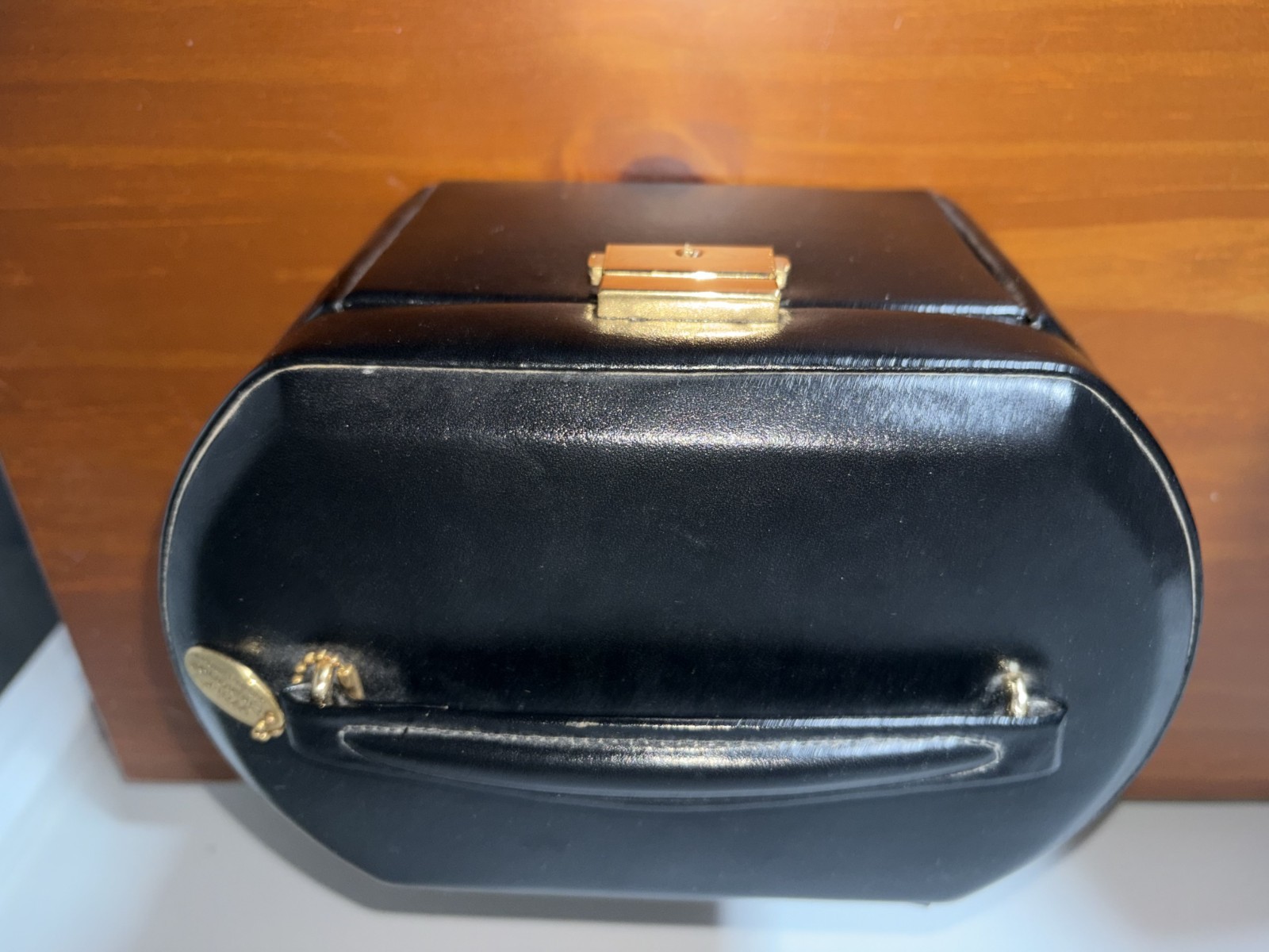 Lockable Wolf Designs Lined Black Leather Jewelry Box Case with Mirror