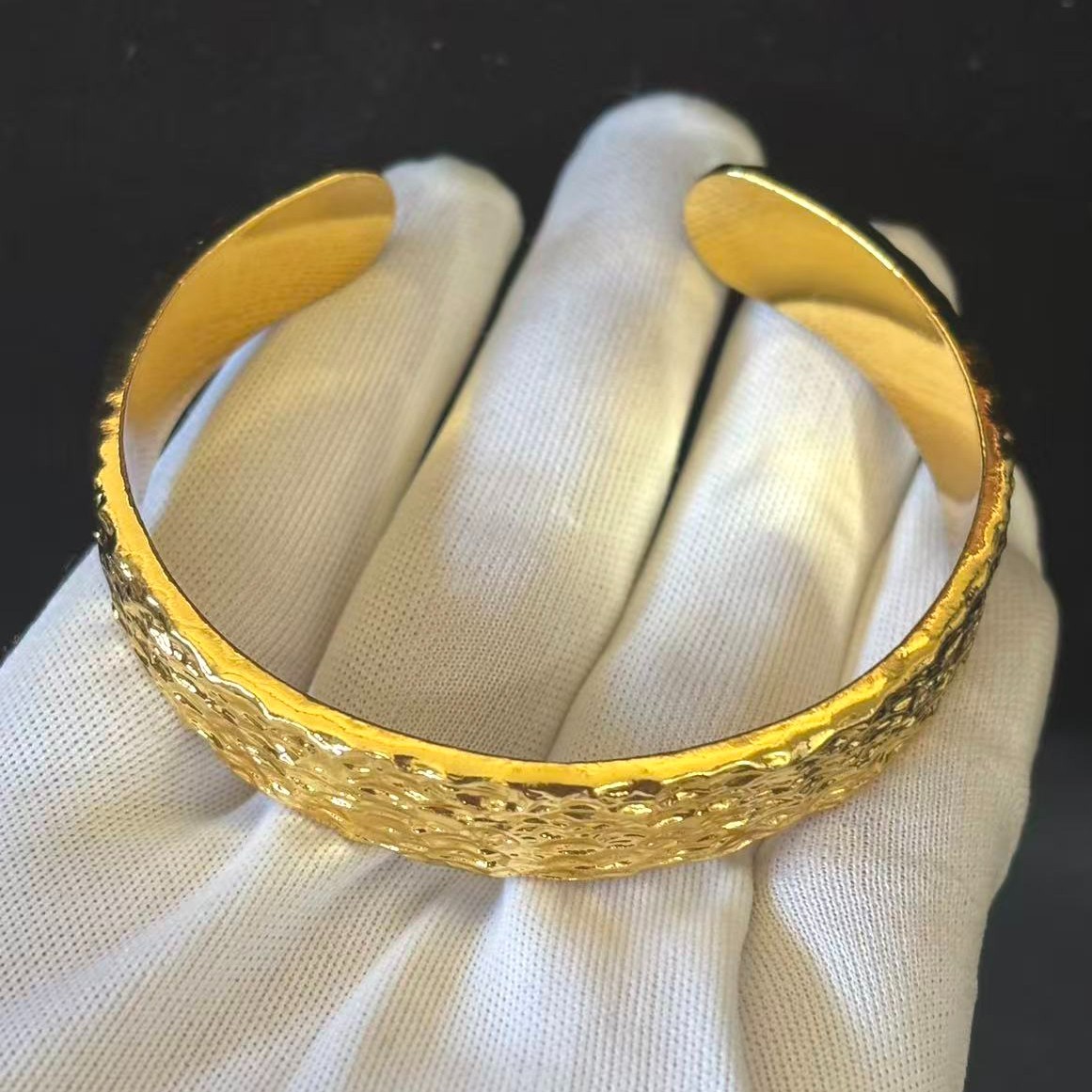 Vintage Cuff Bracelet Bangle Gold-plated (NOT SURE) No mark, 8 inch (adjustable)