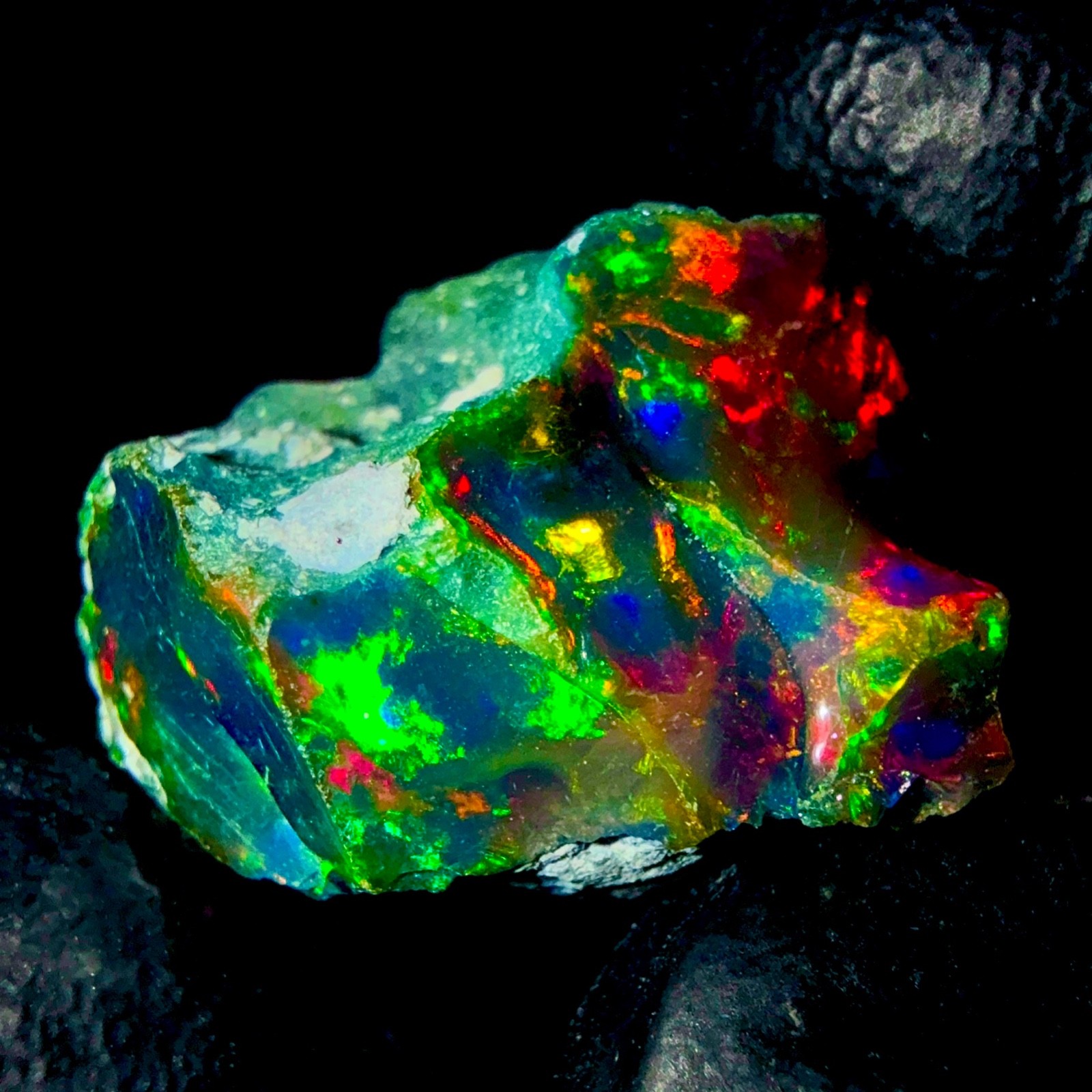 Black Opal gemstone, Natural Fire opal rough, Ethiopian dry opal 7 Ct 16×14 mm