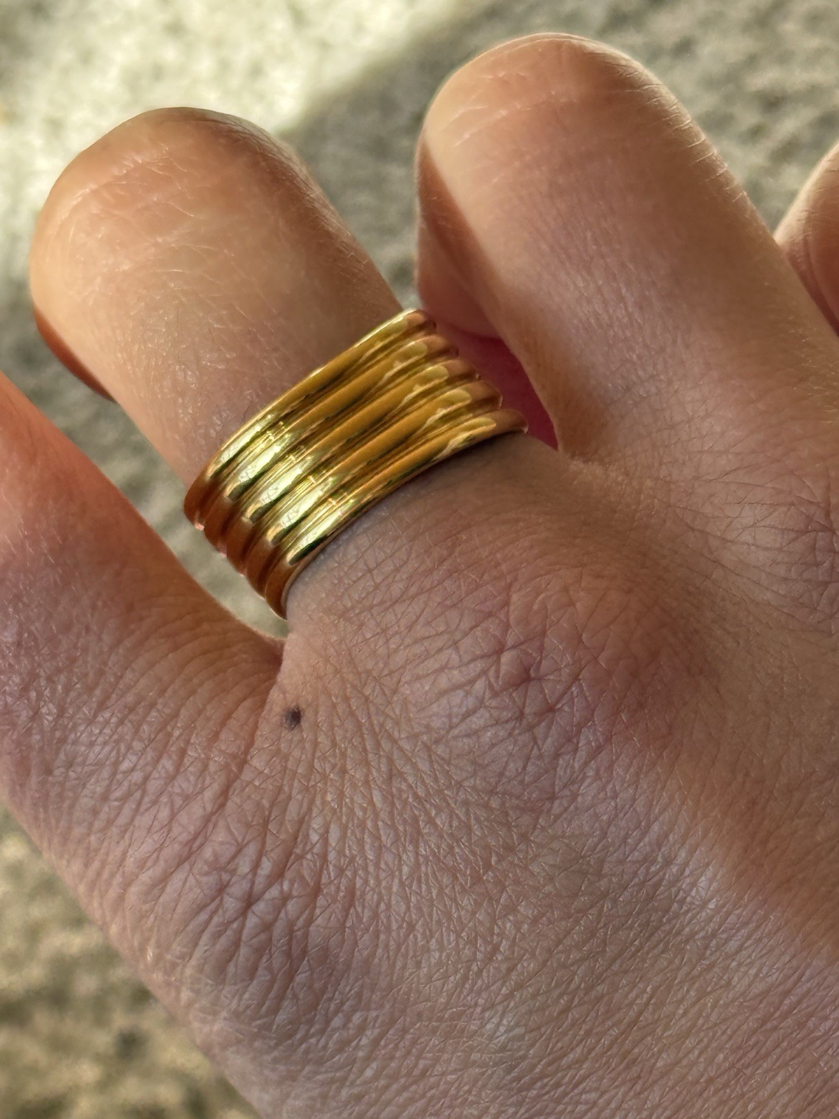 Glossy high quality Old Money core gold chunky minimalist design ring