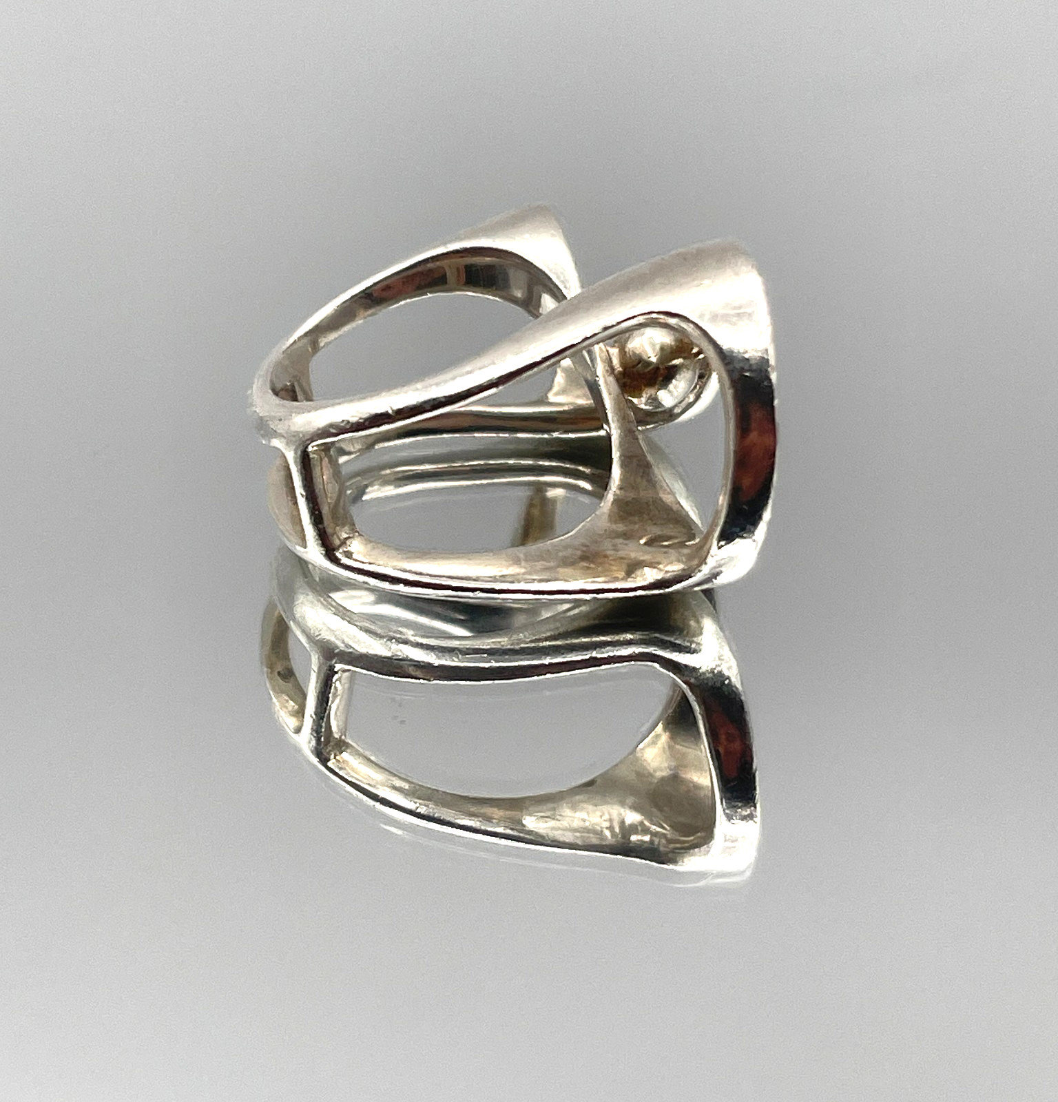 925 Sterling Silver Solid Infinity Symbol Ring Size 8. Weight: 12.0g Heavy piece