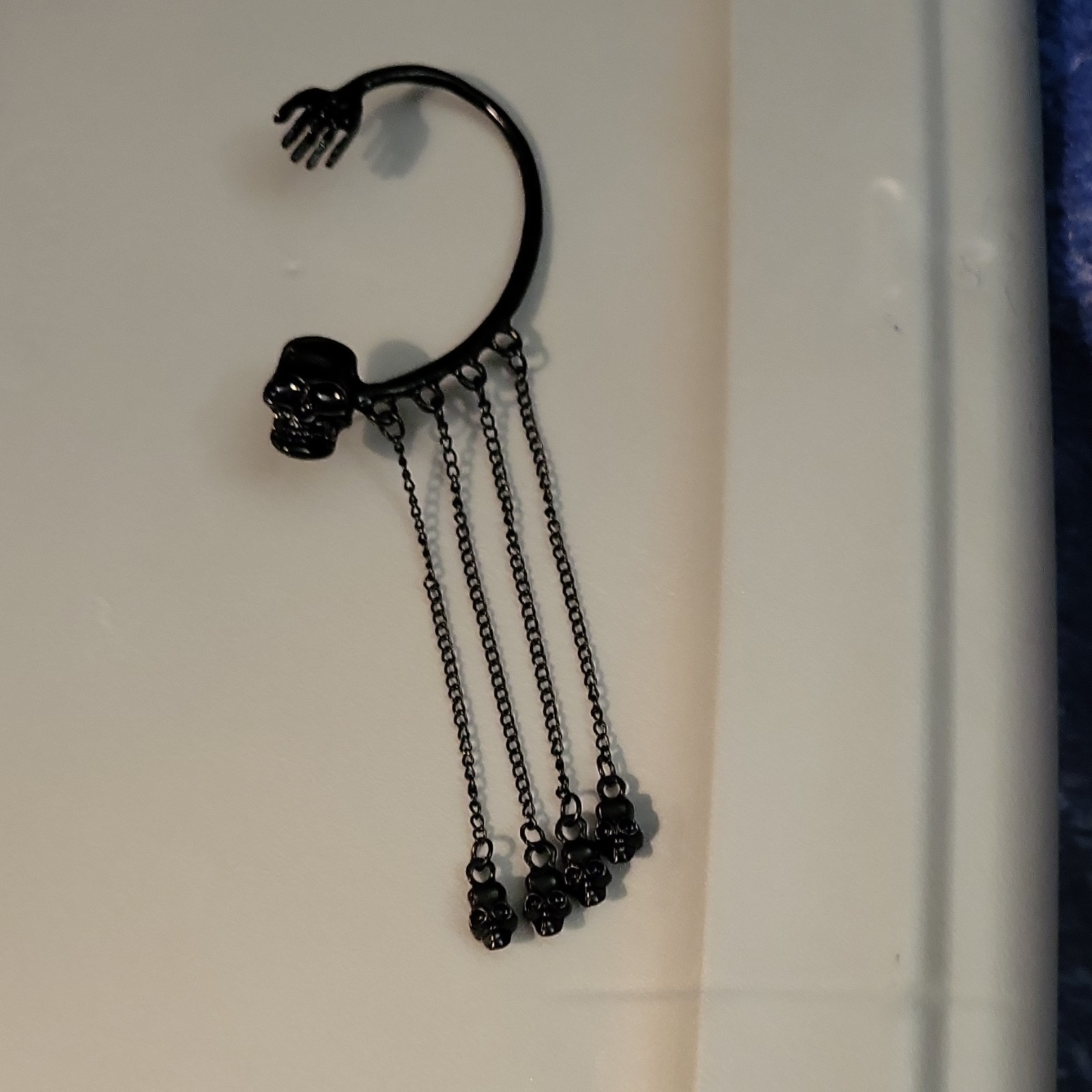 Black Metal Skull Chain Dangle Ear Cuff for Auricle, Unisex Adults