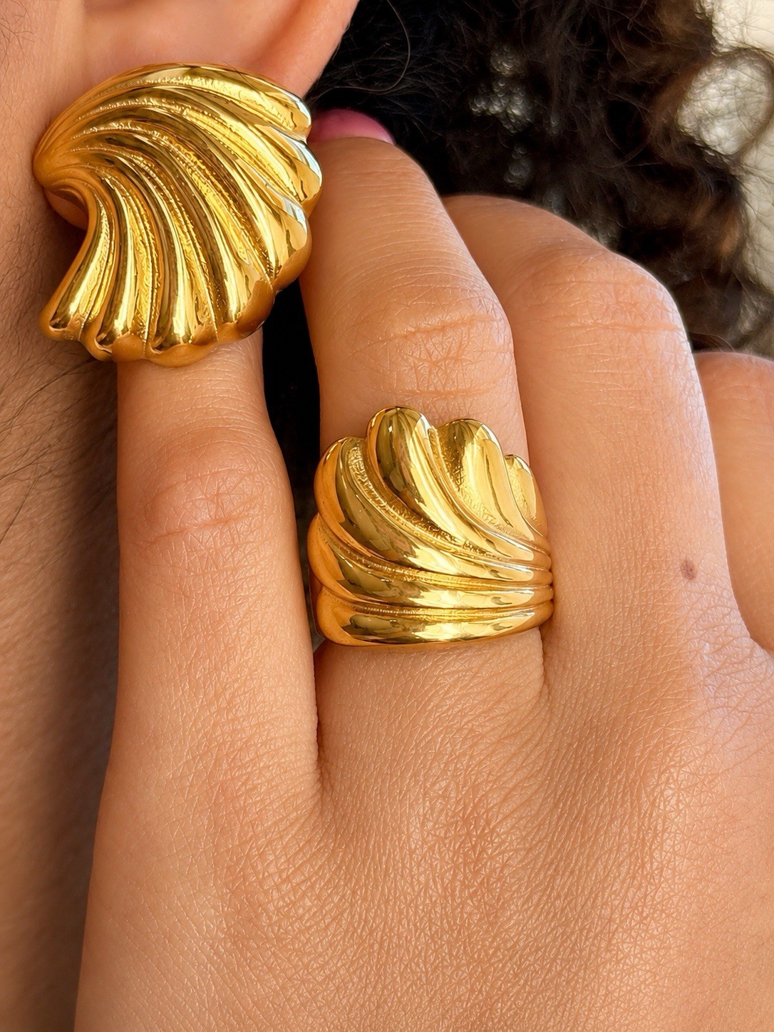 ✨ Glossy gorgeous Chunky Gold Statement Ring Size 7 ✨ waterproof