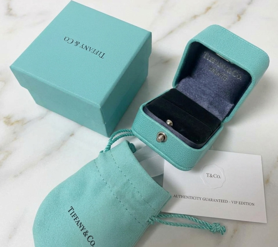 Tiffany & Co Engagement Ring Box + Outer Box + Pouch + Certificate + Folder +Bag