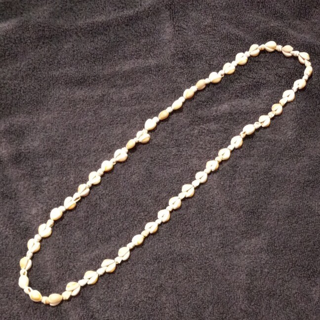 White Beige Natural Shell Oval Beaded Strand Necklace 18 in No Clasp Beach/Ocean