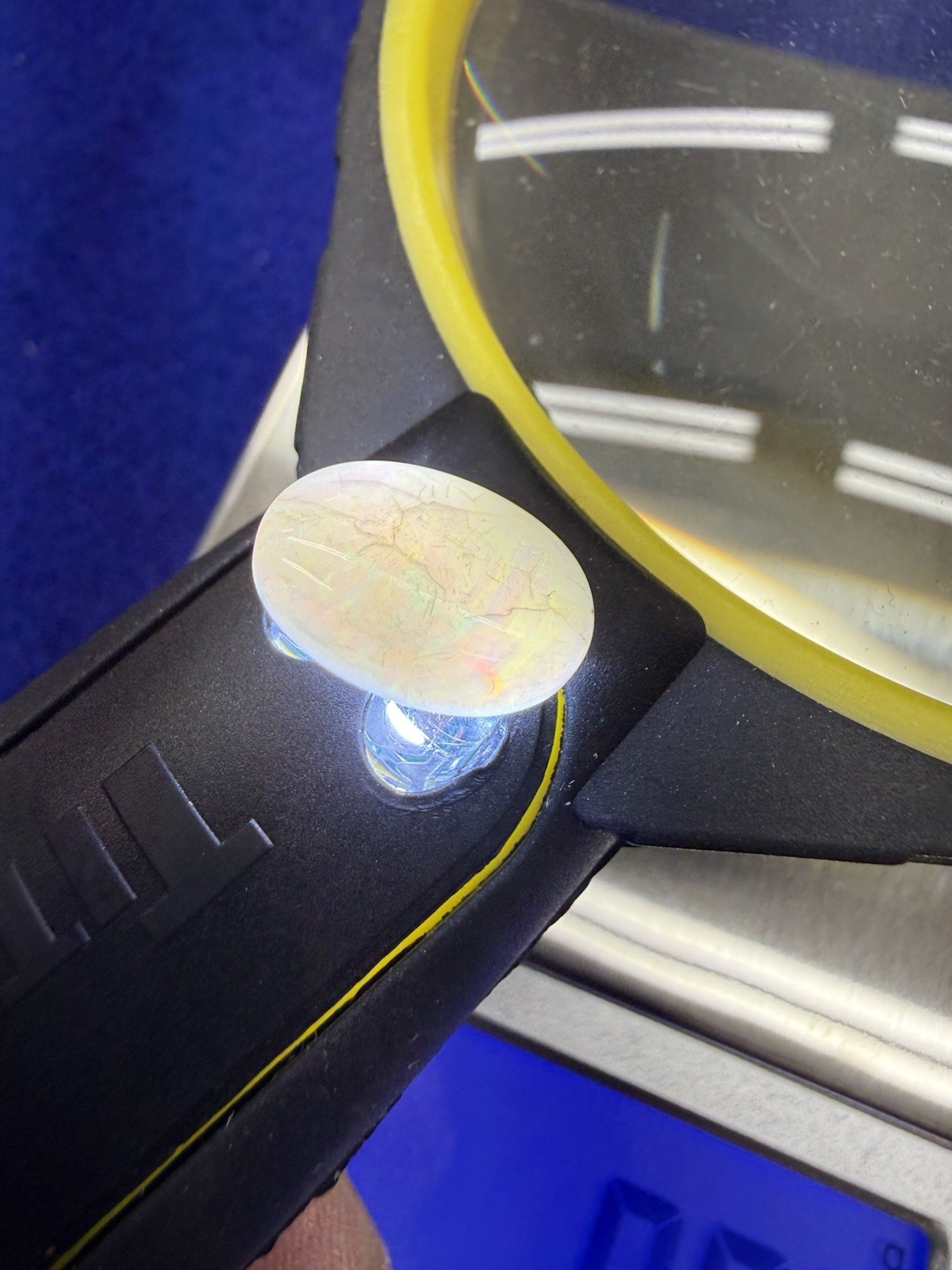 3.1 ct Precious Opal Cabochon from Ethiopia – colorful!