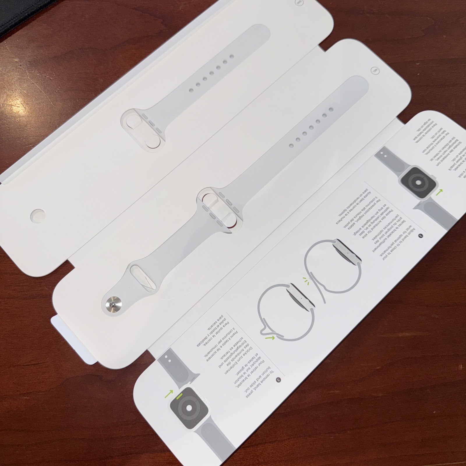 Open Box Apple Watch Band MTPK2AM/A White 44mm 45mm