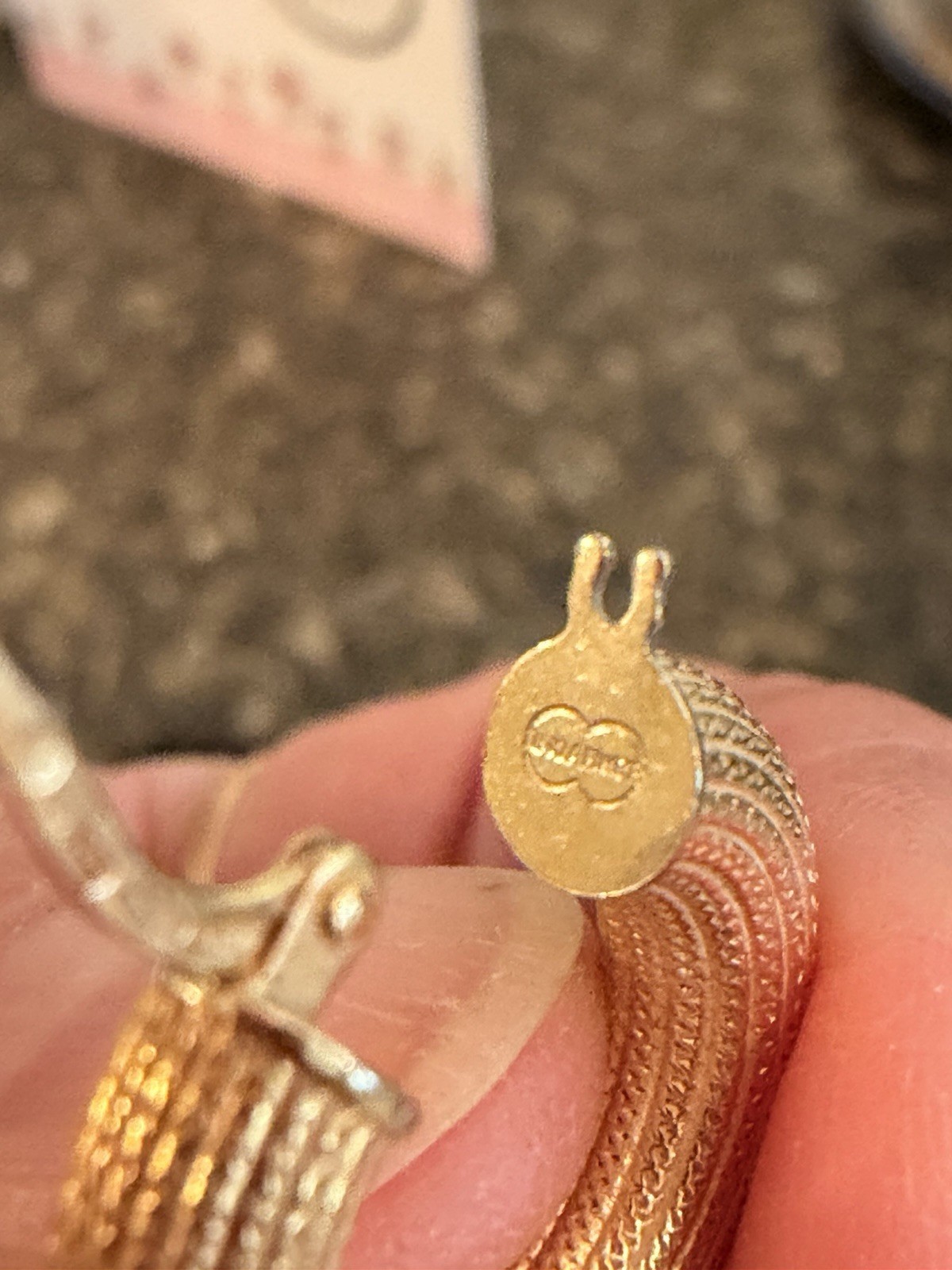 Vintage UnoAerre Italian 18kt Buttery Yellow Gold Etched 3/4″ Hoop Earrings