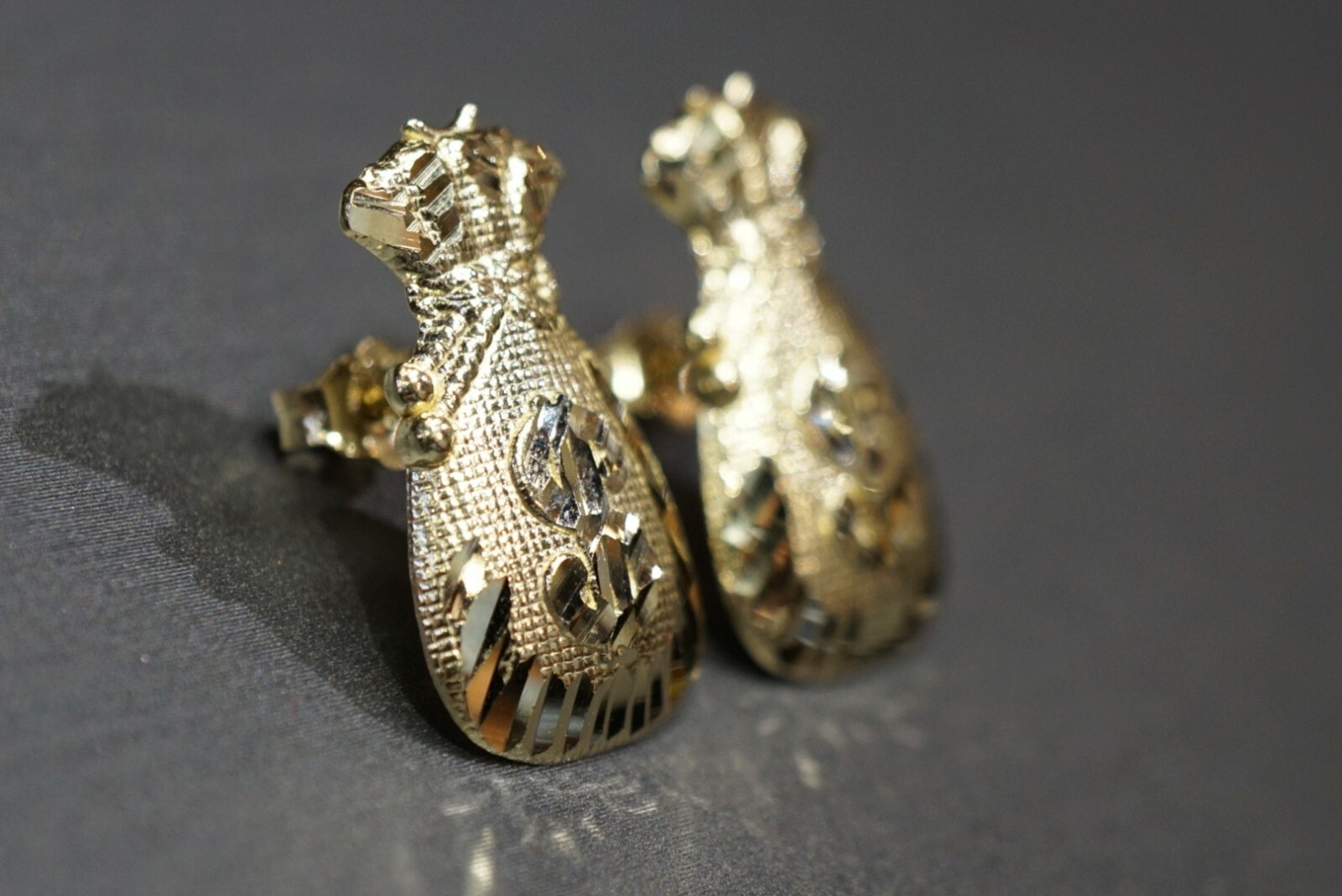 10K Solid Yellow Gold 0.75″ Diamond Cut Money Bag Stud Earrings.