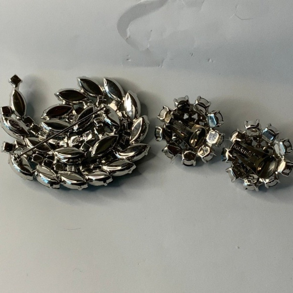Kramer Brooch and Clip On Earrings Set Emerald Green Rhinestone Vintage