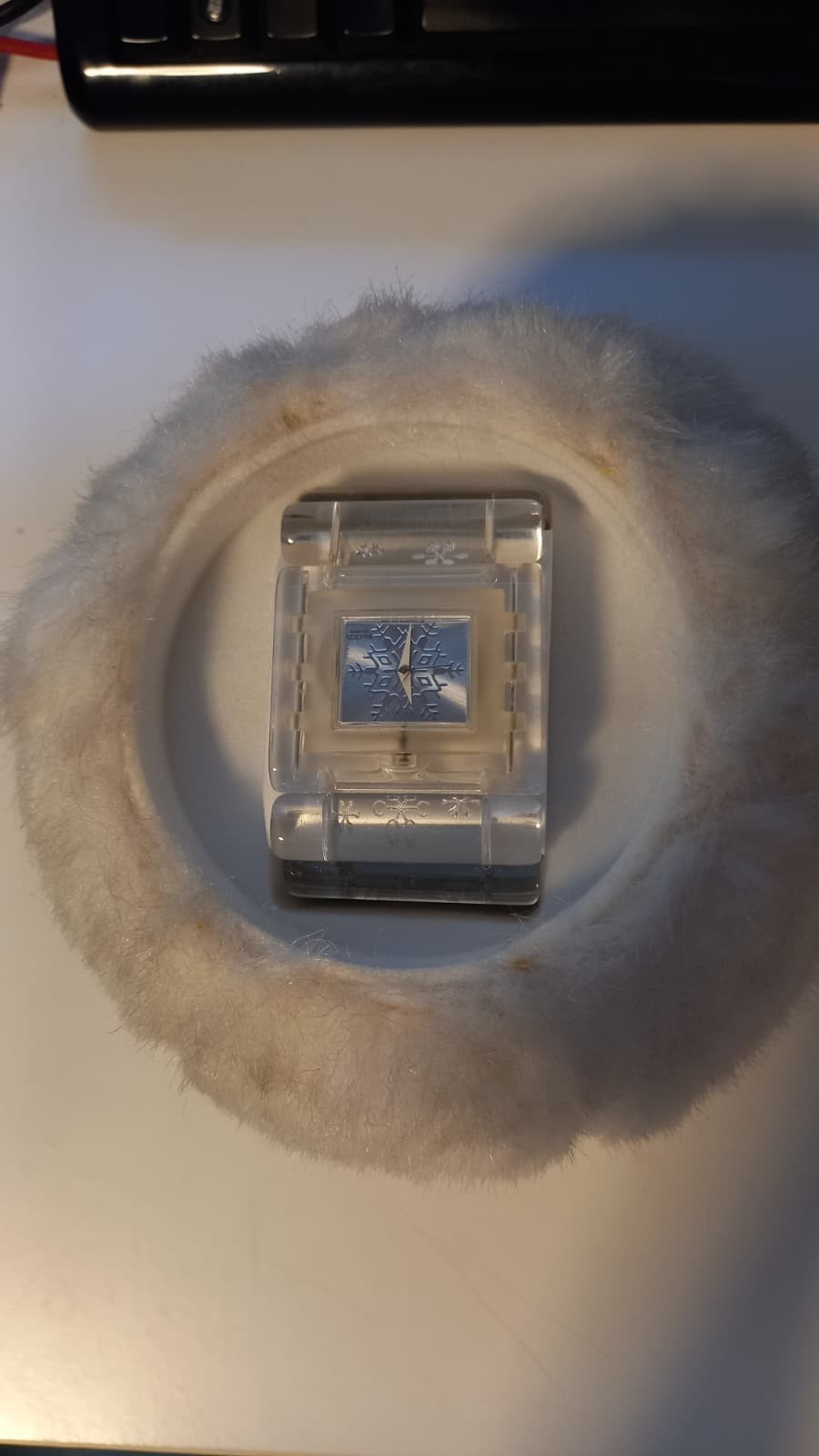 Swatch “Snow Queen” Watch (2002) SUBZ100 – Limited Edition