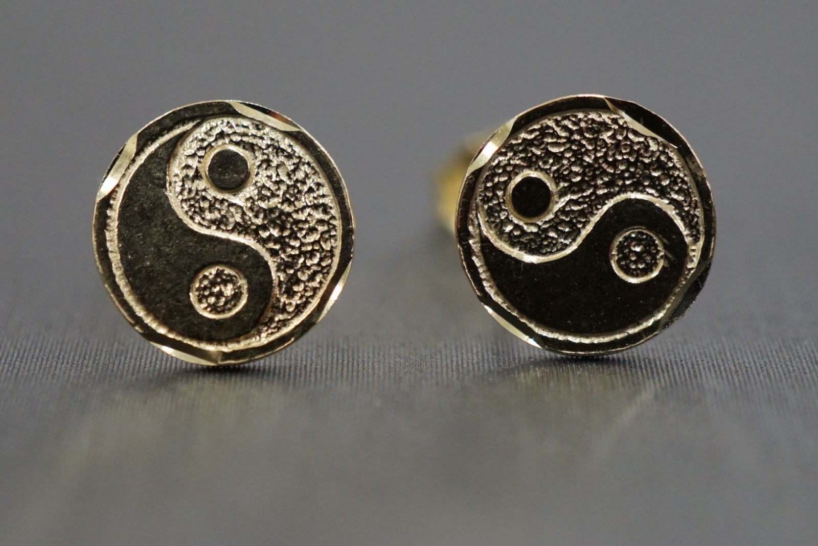 14K Solid Yellow Gold Diamond Cut Yin Yang Stud Earrings!! (#1207711)