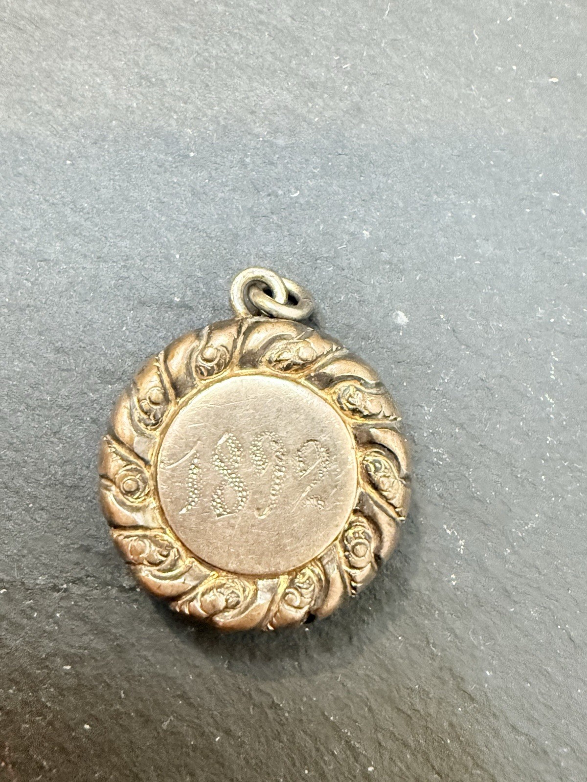 1892 Art NouveauETCHED FLOWER GOLD SHELL Filled LOCKET PENDANT Antique 0.75