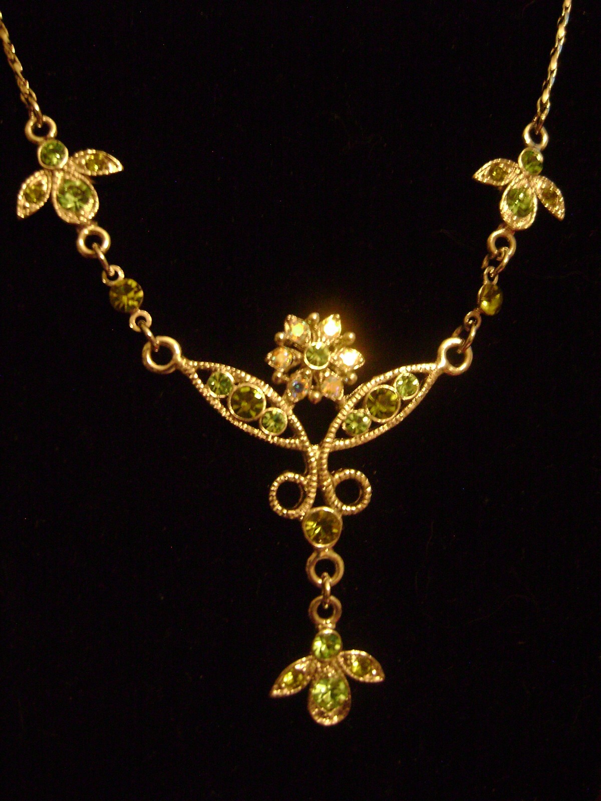VTG PREMIER DESIGNS Silvertone Pink & Green CRYSTAL Pierced Earrings & Necklace.