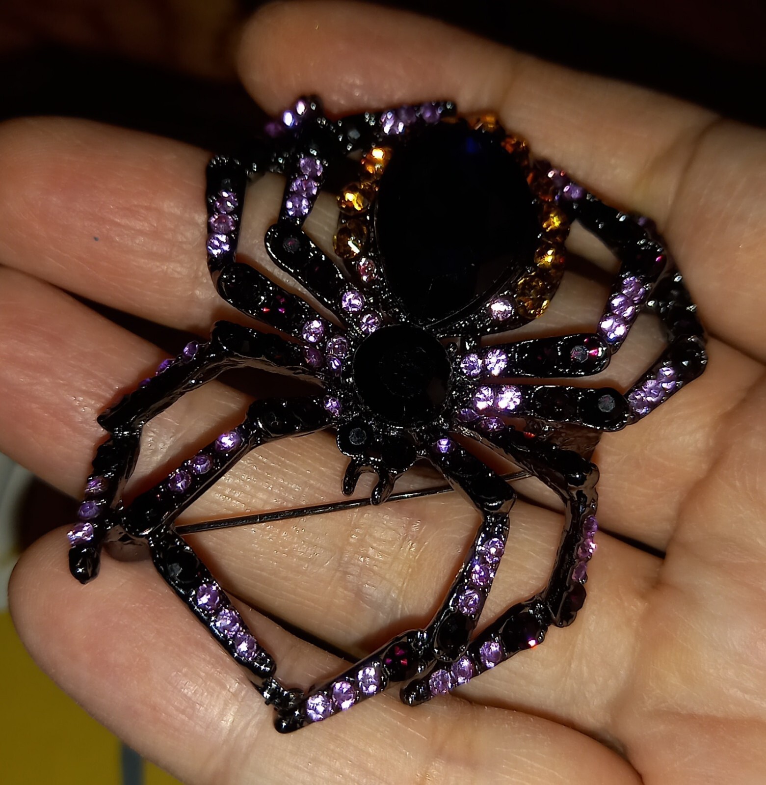 VINTAGE STYLE PURPLE ORANGE & BLACK SPIDER BROOCH VERY SPARKLY LOVELY HALLOWEEN