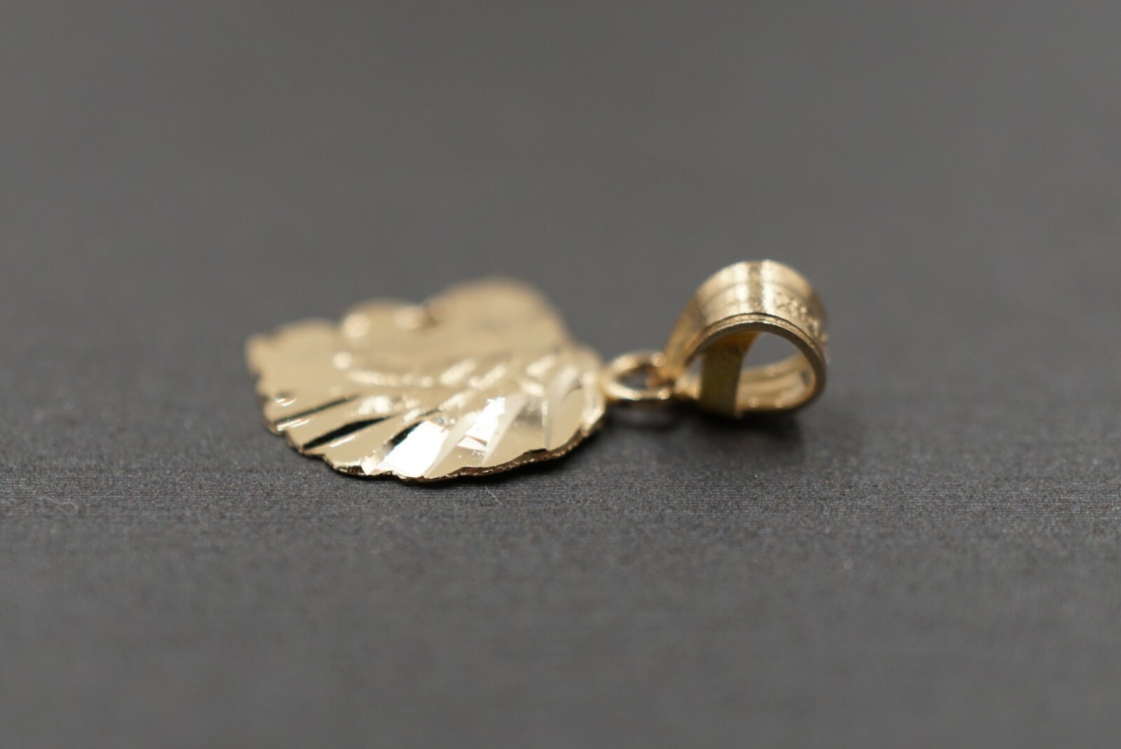 14K Solid Yellow Gold 0.75″ Tiny Diamond Cut Lion Head Charm Pendant.