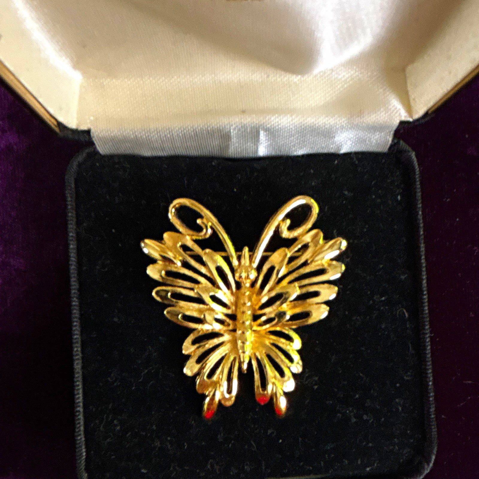 Monet Signed Gold Tone Butterfly Brooch Pin Metal No Stone Animals & Insects