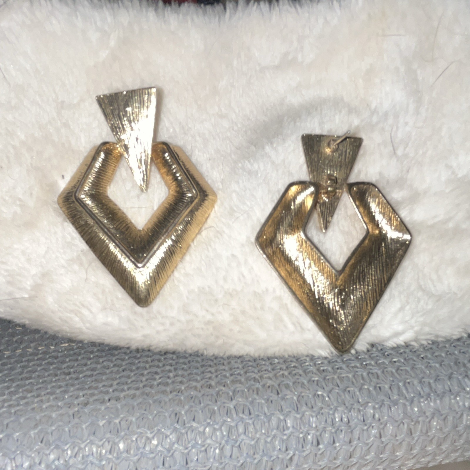Gold Tone Metal Geometric Dangle/Drop Earrings Butterfly Closure No Stone