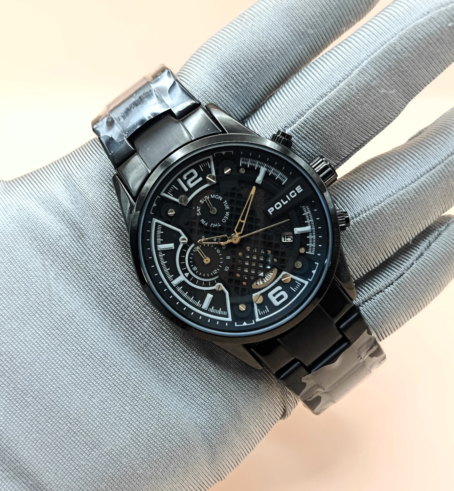 Police Date Indicator Black Dial Analog Refurbished Men’s Wrist Watch