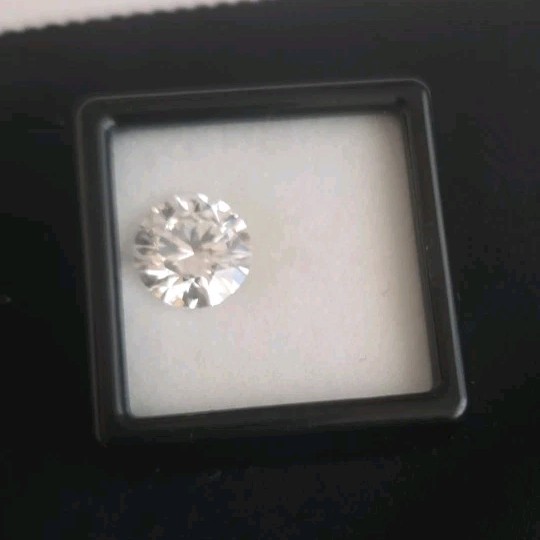 IGI Certified Lab-Grown Round Brilliant Diamond 3.04ct D VVS2 Ideal Cut
