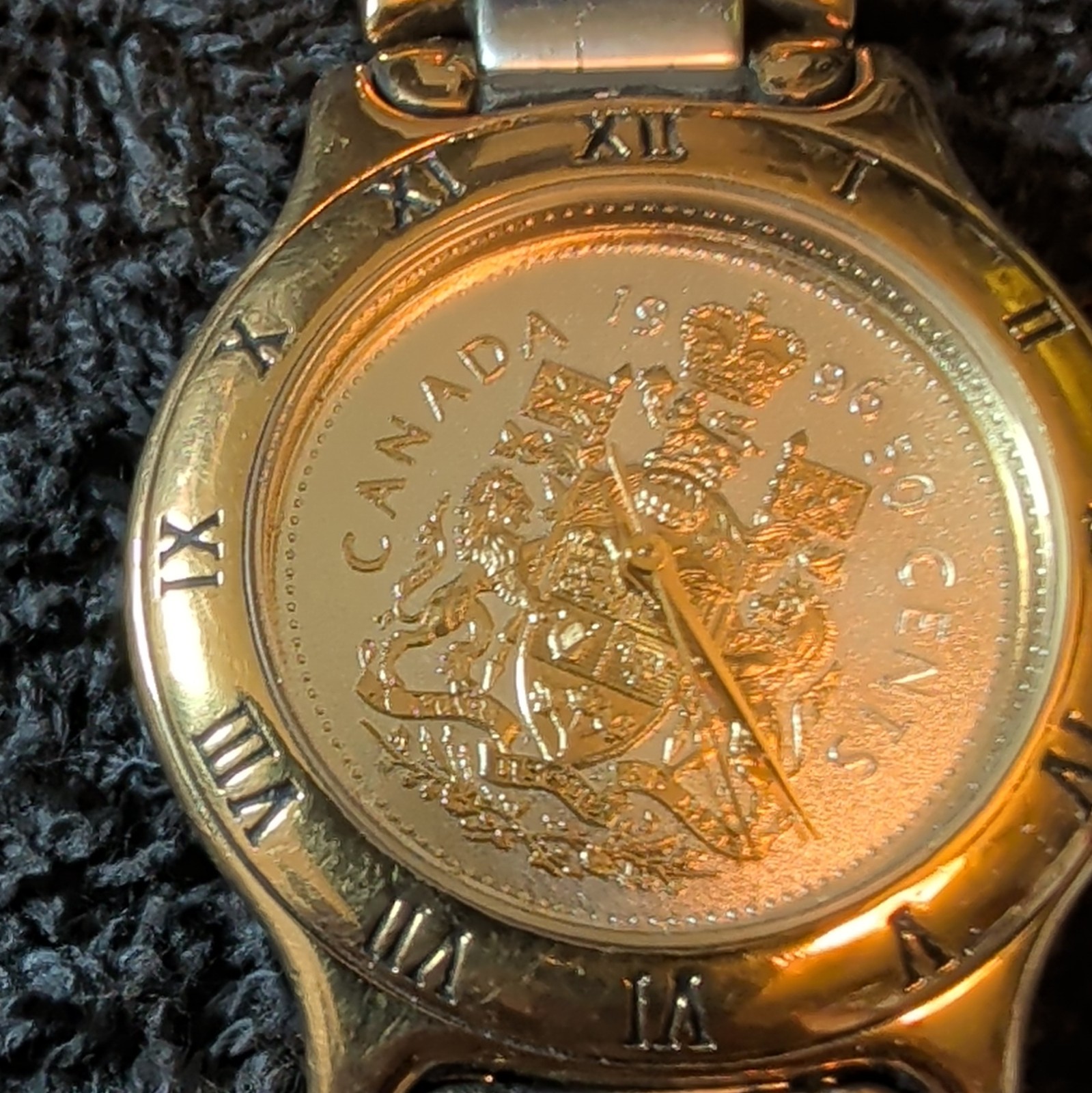 Coin Watch Canada 1996 50 Cents Analog Gold Dial Roman Numerals Metal Bracelet